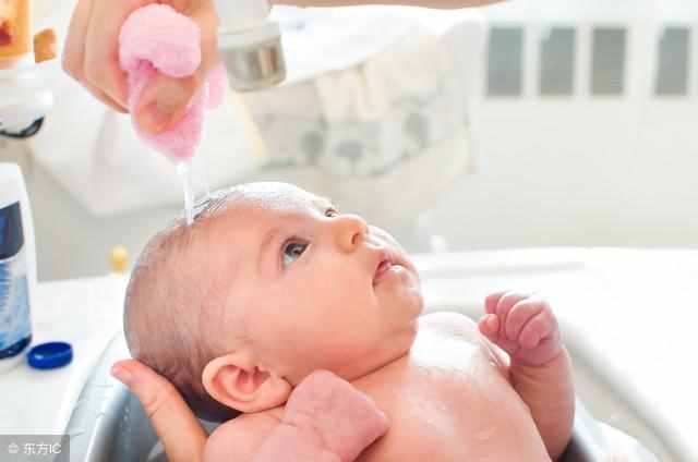 新生儿的脸蛋干燥又脱皮，到底正不正常？