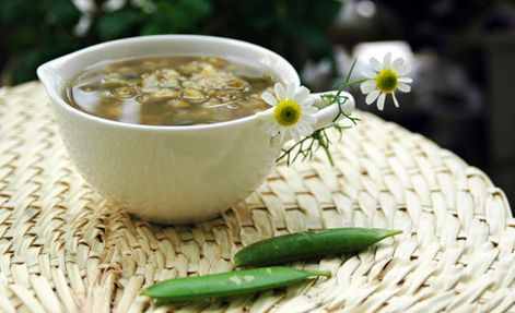 绿豆被中医称为万能解药是真的吗？绿豆汤送药影响药效吗？