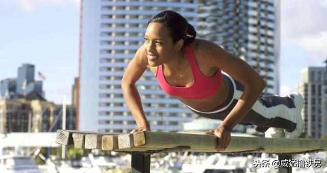 俯卧撑可以锻炼哪些部分肌肉？这些知识点你知道吗？