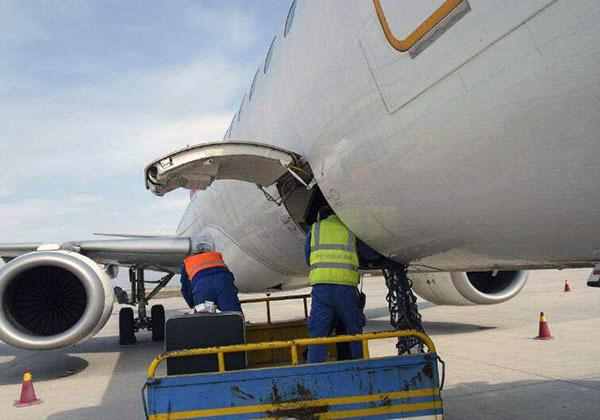 飞机托运行李规定2020 飞机托运行李怎么收费 飞机托运行李箱尺寸