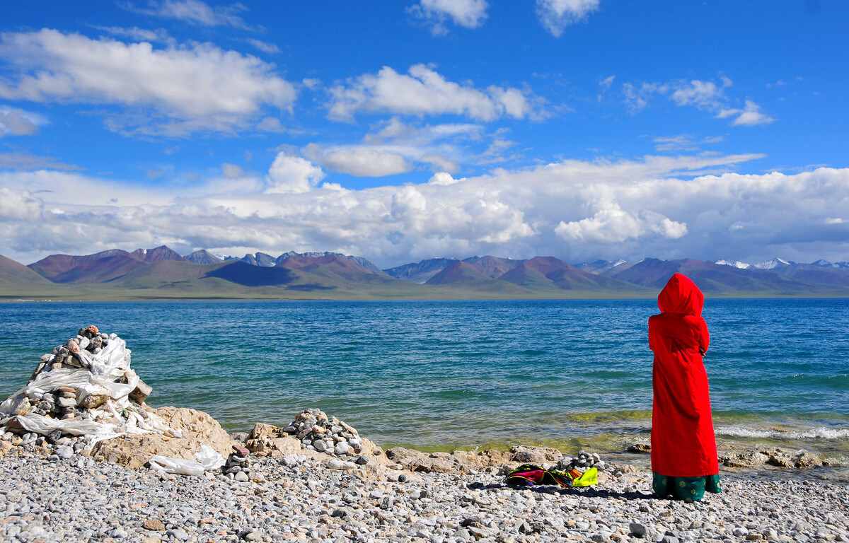 “走进西藏”——纳木错湖，3米厚的冰层，一夜冻成，又一夜化开