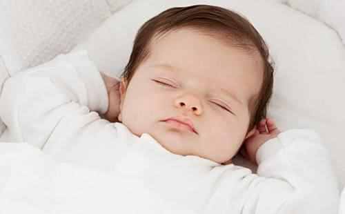 2岁宝宝睡觉打呼噜正常吗？小孩子睡觉打呼4大原因，个个揪心