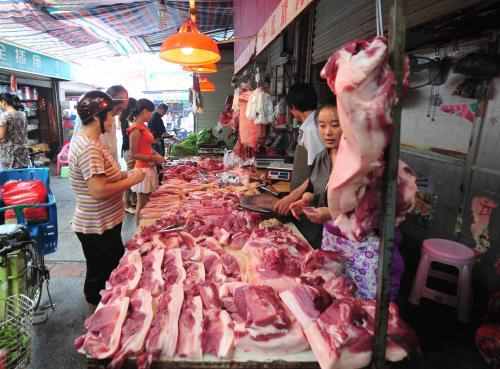 近期猪肉价格连续下跌，是什么原因造成？