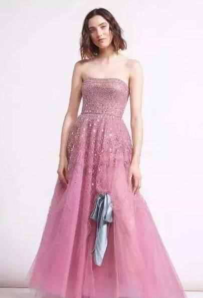 选一件你喜欢的粉色裙子，测你在男友心里是什么模样