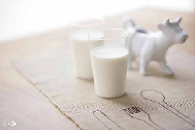 牛奶不宜和什么水果一起食用？