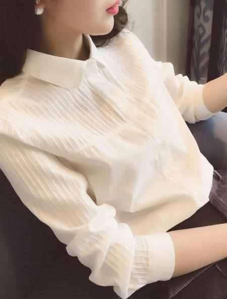 简单衣服也能搭配出时髦感，白衬衫搭配什么裙子好?