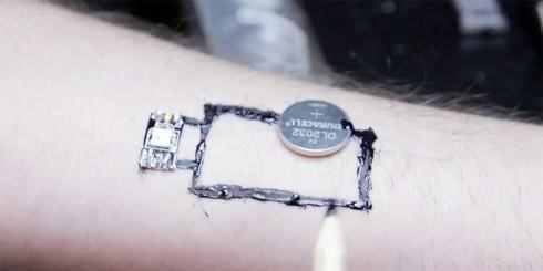 纹在身上的电路板，让电子设备“融进”皮肤！