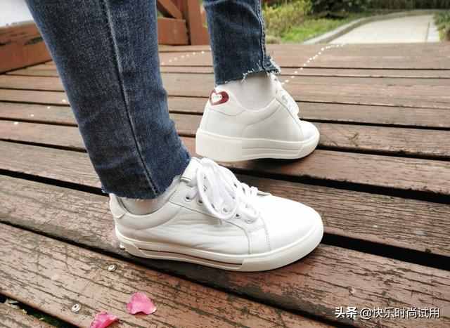 什么牌子的小白鞋好看质量好，百思图2019春系带女小白鞋试用介绍