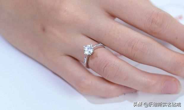 情侣戒指有什么寓意 应该选择什么情侣戒指呢