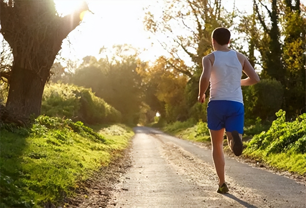 跑步后膝盖疼痛，该坚持运动还是放弃？