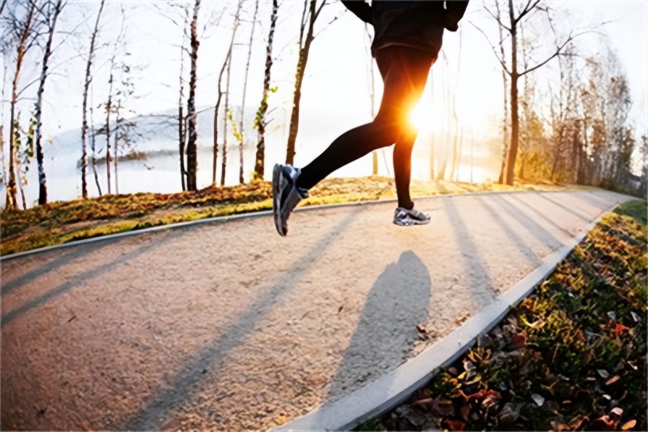 跑步后膝盖疼痛，该坚持运动还是放弃？