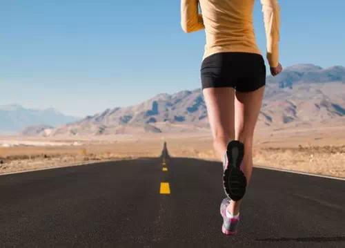 跑步5km消耗热量_跑步一公里消耗的热量_跑步健身热量消耗图