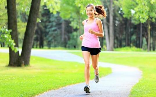 正确的跑步减肥姿势_跑步的正确姿势_女生跑步的正确姿势
