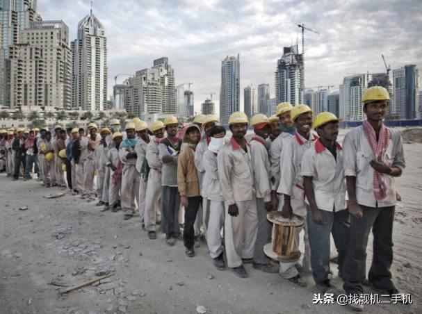 迪拜土豪那么多，穷人生活是什么水平？