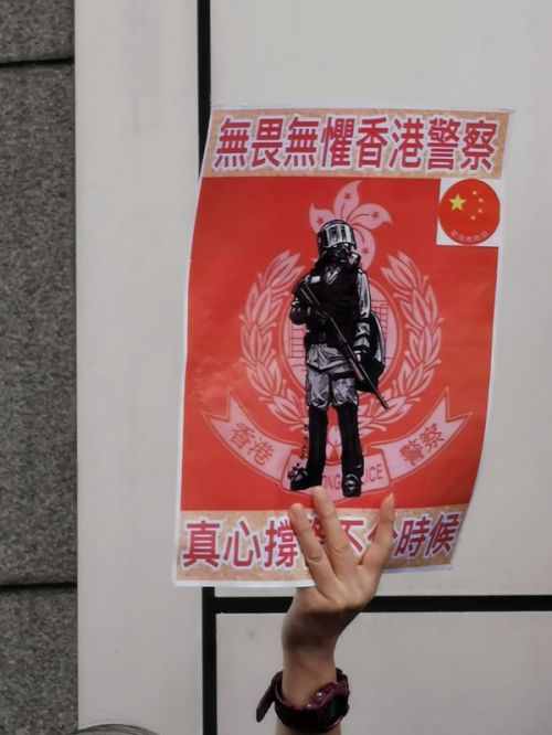 香港市民支持警队“新一哥”邓炳强上任