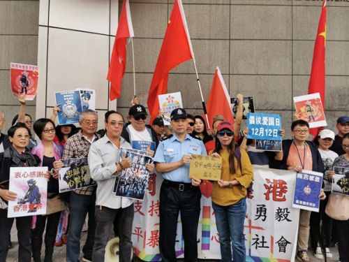 香港市民支持警队“新一哥”邓炳强上任