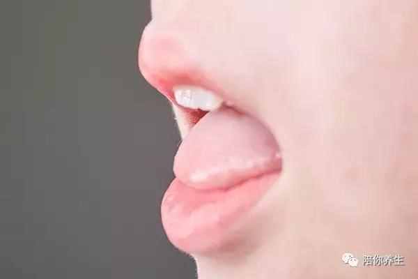舌苔厚白是怎么回事 教你从舌苔中判断健康情况