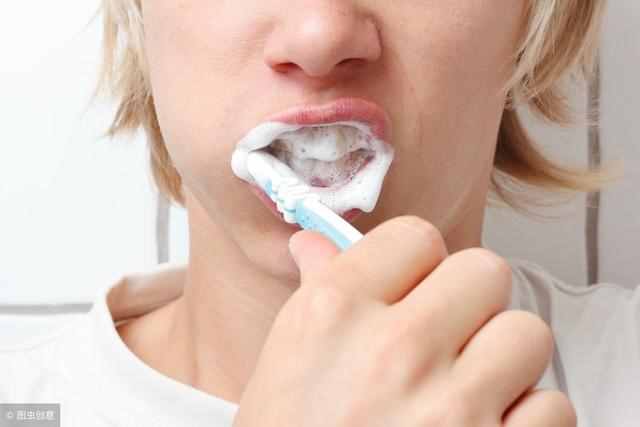 为什么一刷牙就满嘴是血？可能是六种疾病在作怪！