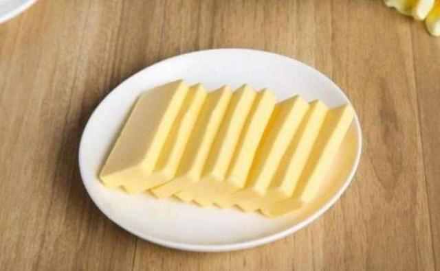 很多人都喜欢吃黄油，那你知道到底是做成的吗？说出来你都不敢信