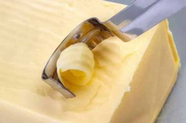很多人都喜欢吃黄油，那你知道到底是做成的吗？说出来你都不敢信