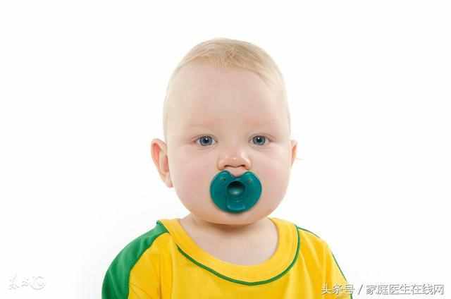 宝宝在什么时侯使用安抚奶嘴？安抚奶嘴有什么作用？
