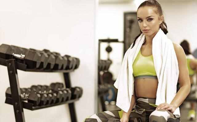 适合女生做的全身锻炼动作，能帮你燃烧脂肪、锻炼肌肉