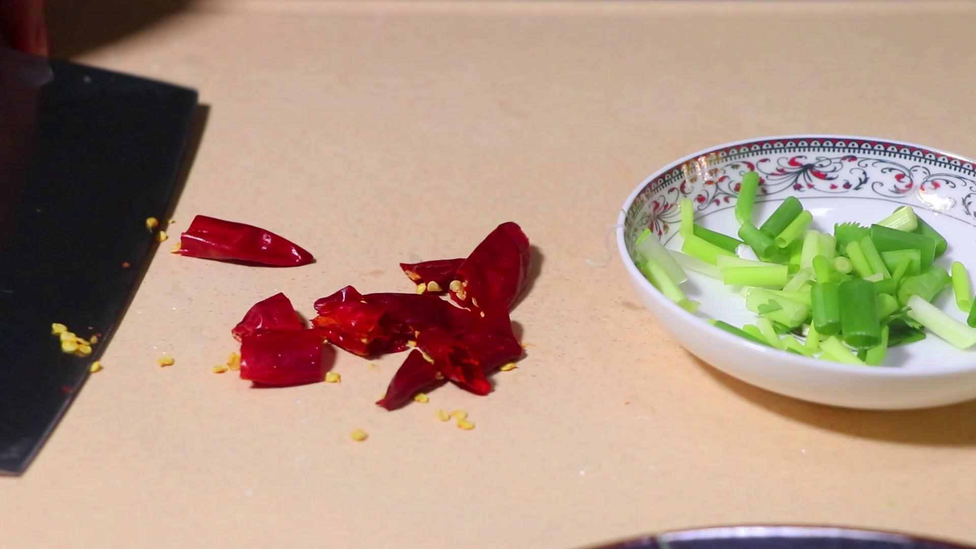 教你做一道红烧冬瓜，太香了，比红烧肉都好吃，做法很简单