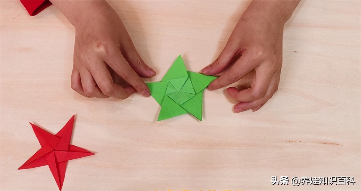 五角星的折法简单易学（折五角星的简单方法教给宝宝们，手工折纸好处多，快快学起来吧）