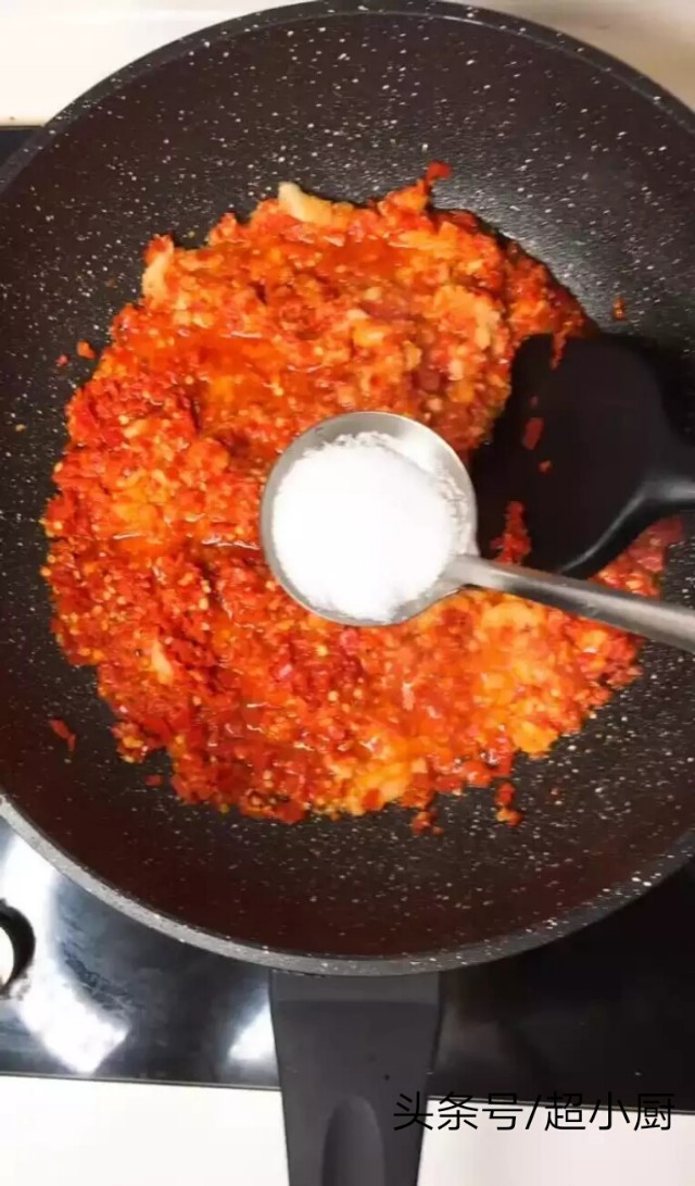 怎样做辣椒酱？教程分享给你，超级香辣爽口，用它来下饭特别棒