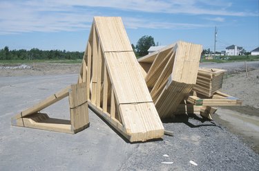 建筑工地的木桁架
