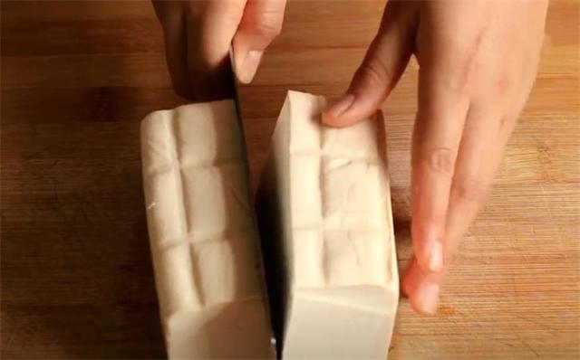 豆腐的最新吃法  ，不用炒不用炖，开胃下饭超过瘾，连挑食的人都爱吃