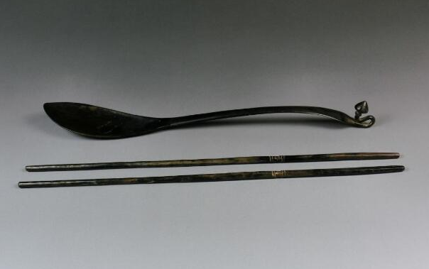 筷子最早是谁发明的 历史上筷子是怎么被发明出来的？