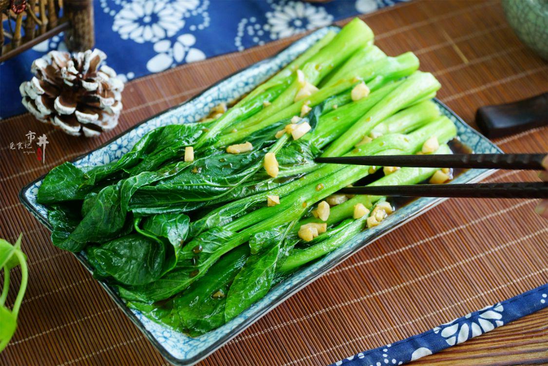 粤菜白灼菜心的做法分享给你，颜色翠绿还好吃