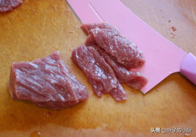 小炒牛肉的家常做法窍门分享给你，肉质不柴，又快又香，下饭下酒