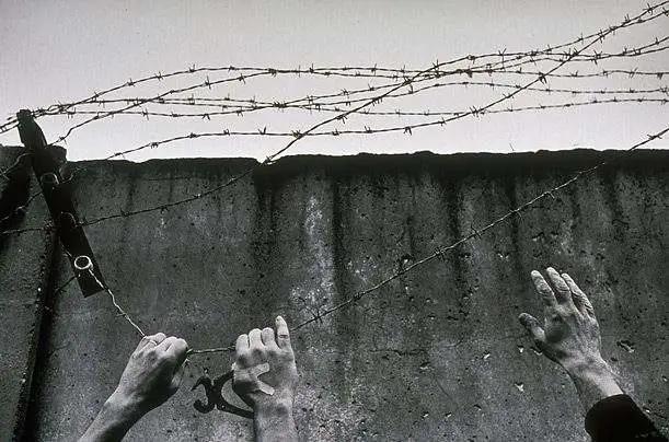谁最痛恨柏林墙的倒塌？