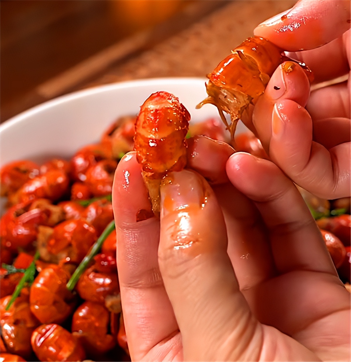 麻辣龙虾尾的做法家常 ，开胃爽口，麻辣鲜香，一盘吃不够