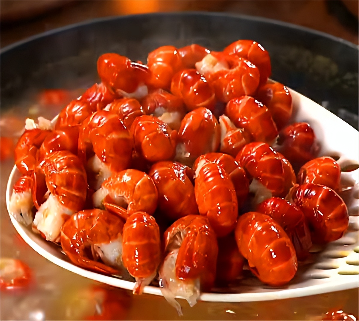 麻辣龙虾尾的做法家常 ，开胃爽口，麻辣鲜香，一盘吃不够