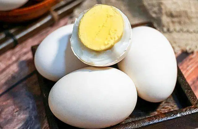 鸡蛋的营养高还是鹅蛋的营养高__鸡蛋和鹅蛋营养成分的区别