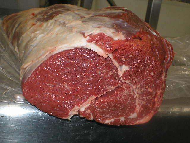 如何切牛肉 做牛肉有技巧，切肉时用对方法，牛肉不老不硬，口感比豆腐好