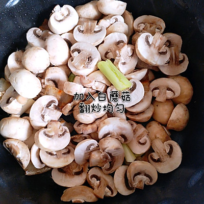 白蘑菇炒肉的家常做法分享给你，喜欢不要错过哦！