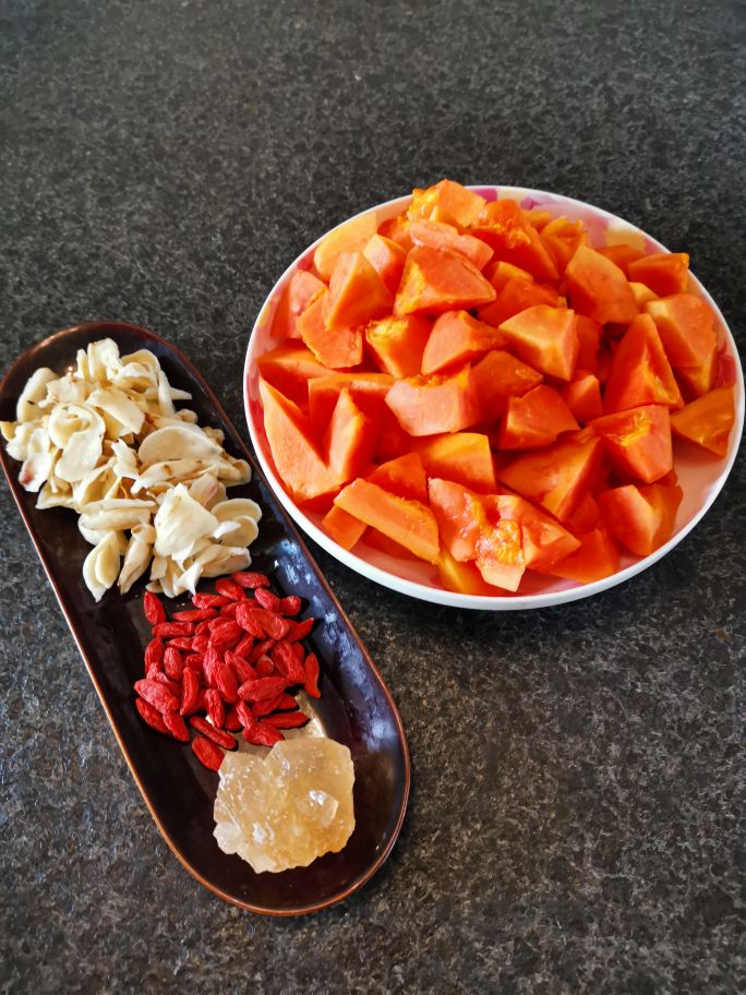 木瓜的两种吃法：糖水木瓜和木瓜糯米饭