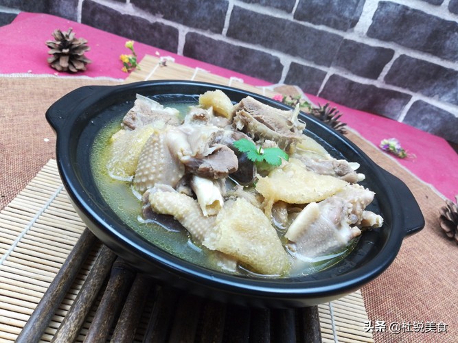 鹅肉煲汤配什么最好 竹荪鹅肉汤：为深秋奉献的一道养生靓汤