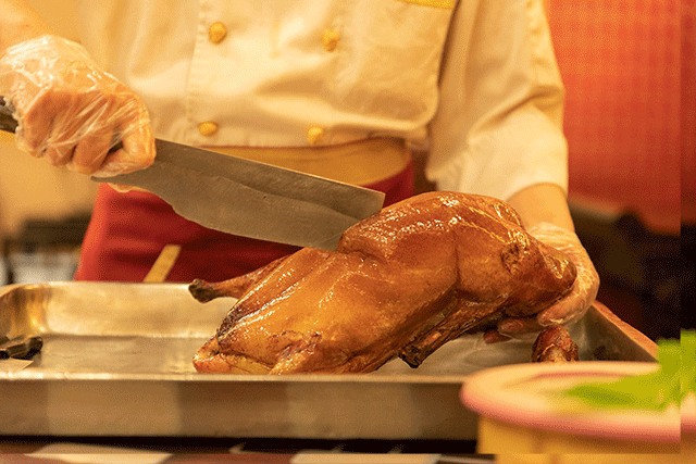 北京烤鸭怎么吃（北京烤鸭的多种吃法，了解下哪种吃法是你的最爱）