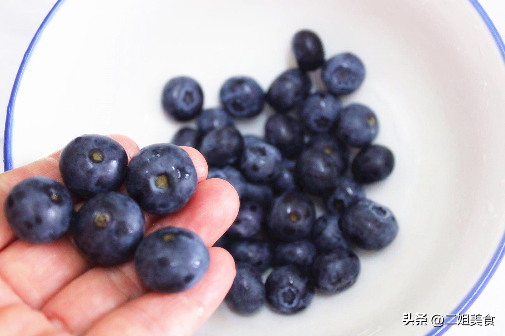 蓝莓需要洗吗还是直接吃（蓝莓表面的白霜是什么？到底要不要清洗？果农告诉您，别随便洗了）