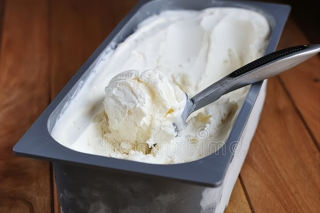 如何制作冰淇淋，懒人也能一次成功，奶香浓郁特清爽，真材实料无添加