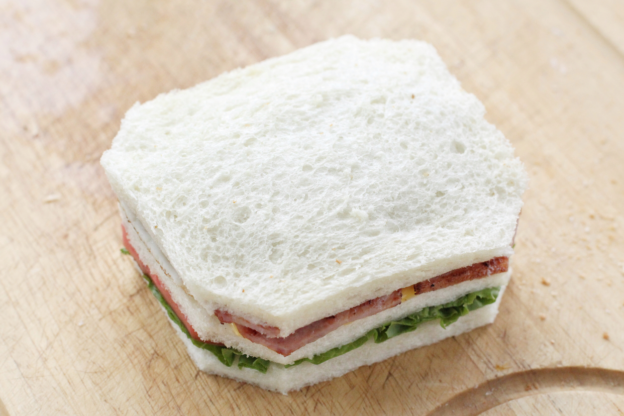 自制三明治，十分钟上桌比外卖健康多了