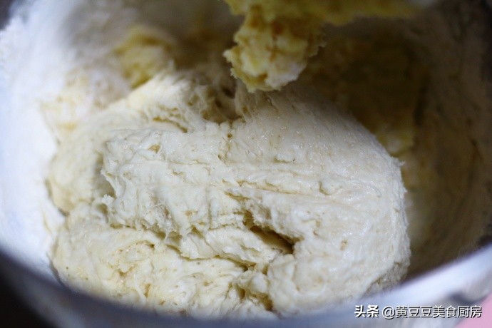 手工酸奶面包（好吃易做的手工酸奶面包，风味独特，口感绵软，学会后不用再去外面买）