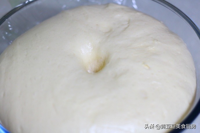 手工酸奶面包（好吃易做的手工酸奶面包，风味独特，口感绵软，学会后不用再去外面买）