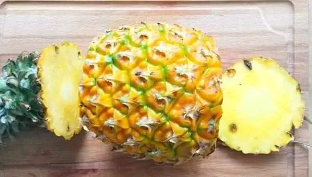 菠萝怎么切着吃（原来这才是切菠萝的正确做法，不削皮不挖眼，要是早点知道就好啦）
