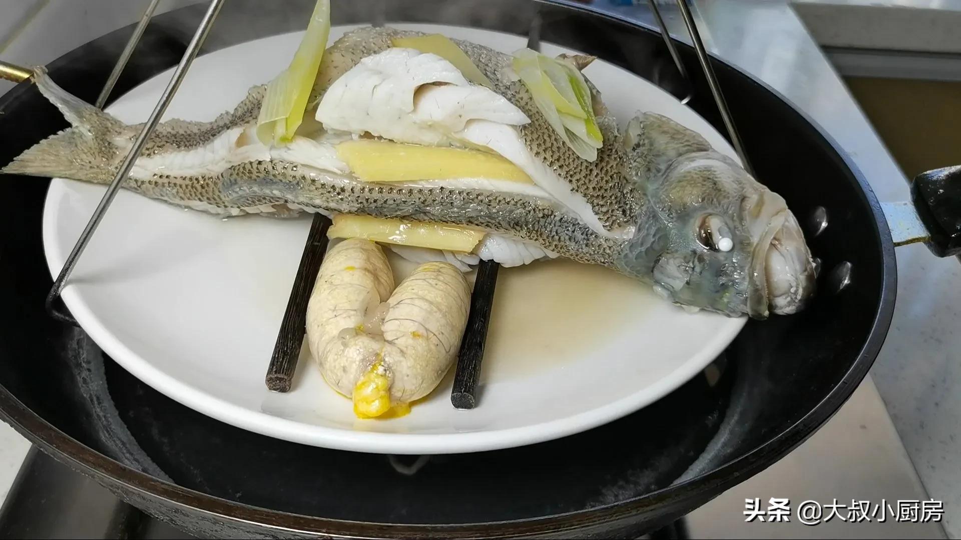大厨教清蒸鲈鱼正确做法，鱼肉鲜嫩，不腥不柴